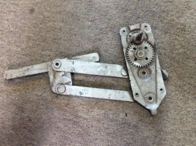 A left hand side winder mechanism for Vw beetle dated 11/54 but will fit earlier. Tested and in working order.