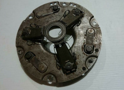 A genuine 200mm F+S Clutch Pressure Plate for 356B Super 90, and 356C Models . Part number 61611601402 . It appears to have been bolted up on an engine , as there are marks around the fixing holes and on the pad in the center . The inner face shows no signs of fitment / usage . Please view all pictures . We feel this is almost New and can be used