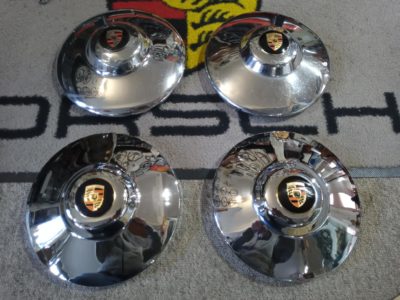 A set of 4 Super Hubcap with Gold Enameled Crest. Fits Porsche 356 Drum Brake Wheels 356A and 356B. These are a mix match set of 2 new and 2 old hub caps , with used and new crests fitted . Some light marks and slight pitting on 2 hubcaps , Please view all pictures .