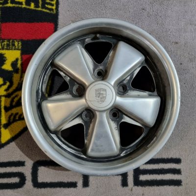 A good original deep Six Fuchs alloy wheel , 6x15 5x130pcd . Dated 9/70. This has been checked and no visual repairs have been done . the center cap is included .