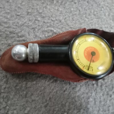 Original Messko tyre pressure gauge bakerlite red dot . 1.0-5.5 bar Porsche/VW . Supplied with the original pouch in Red , Overall the pouch in great condition . Made in Germany By Hauser . Hochbruck .