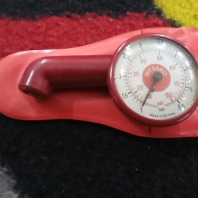 Messko tyre pressure gauge red dot dual scale 10-80psi /1-5.5bar Porsche 911/912 swb models 1965-68 . Supplied with the original pouch in Red , Overall the pouch in great condition . Made in Germany By Hauser .